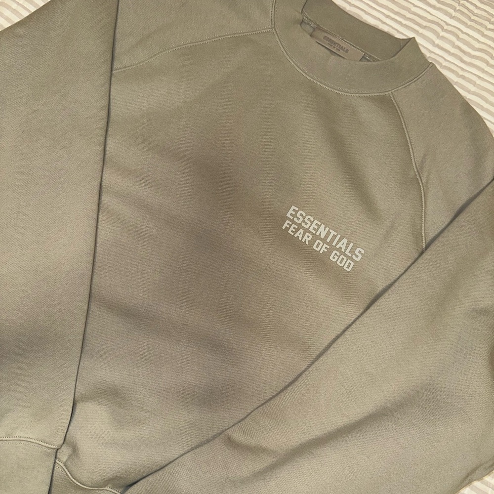 Essentials sweatshirt Medium - almost new, worn once